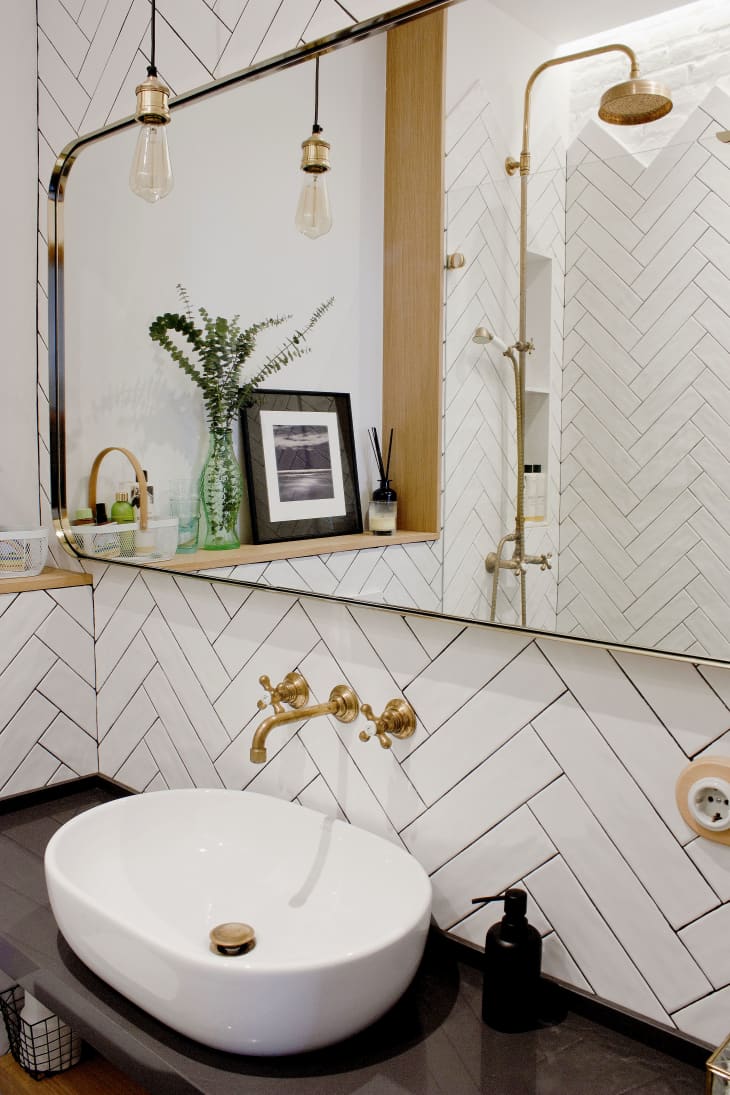 36 White Bathroom Ideas (With Photos of AllWhite Bathrooms